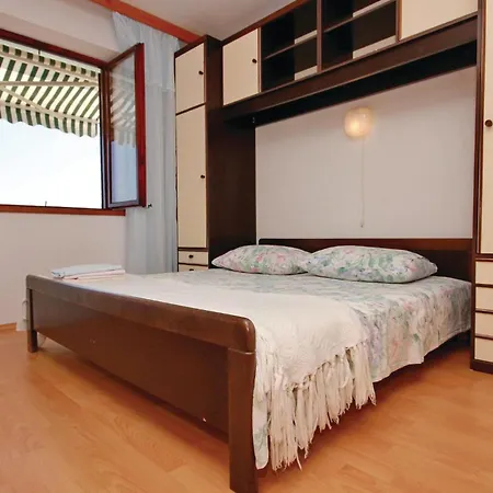Apartman Iv *